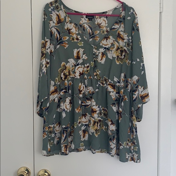 torrid Tops - Torrid peplum flora top